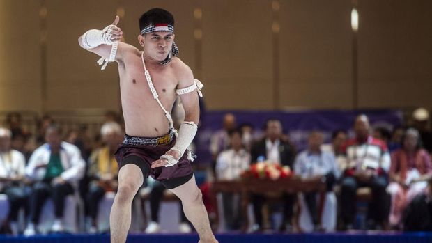 Atlet Kun Bokator putra Indonesia Alfadhila Ramadhan bertanding pada nomor seni SEA Games 2023 di Chrouy Changvar Convention Center, Phnom Penh, Kamboja, Kamis (4/5/2023). Alfadhila Ramadhan berhasil meraih medali perak dengan skor 7,67. ANTARA FOTO/Muhammad Adimaja