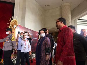 Megawati Hadiri Seminar 100 Haluan Bali, Disambut Wayan Koster