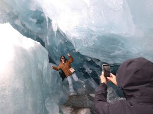 Sensasi Menyusuri Gletser di Pegunungan Tibet, Mau Coba?