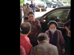 Giri Prasta-Megawati Satu Mobil, Diberi Tiket Bali 1?