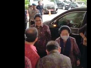 Giri Prasta-Megawati Satu Mobil, Diberi Tiket Bali 1? Giri Prasta-Megawati Satu Mobil, Diberi Tiket Bali 1?