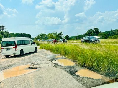 Potret Kondisi Jalan yang Viral di Lampung Saat Dilintasi Jokowi