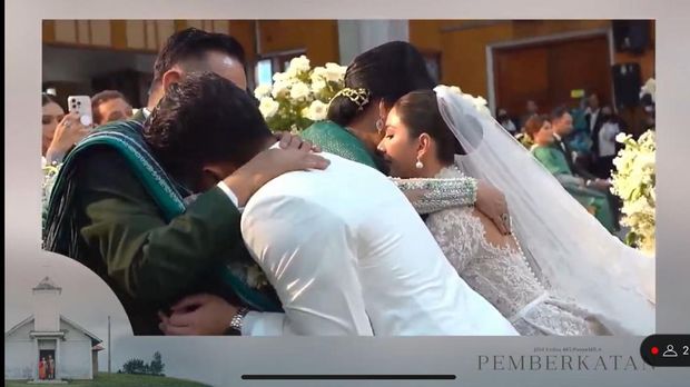 Momen pemberkatan nikah Jessica Mila dan Yakup Hasibuan