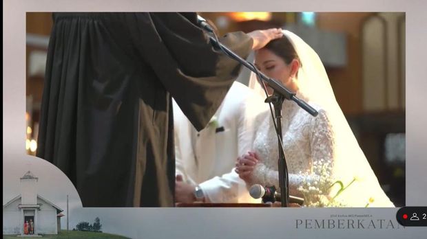 Momen pemberkatan nikah Jessica Mila dan Yakup Hasibuan