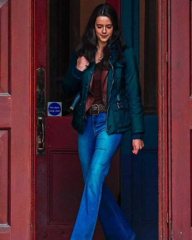 Meg Bellamy sebagai Kate Middleton