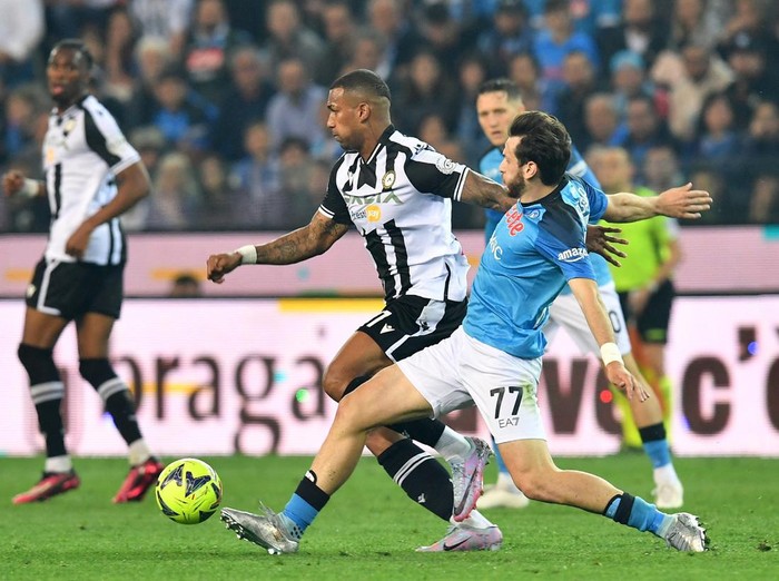 Napoli Akhirnya Juara Liga Italia Setelah 33 Tahun Penantian Setelah sempat tertunda, Napoli akhirnya mengunci scudetto musim 2022/2023. Penantian Napoli selama 33 tahun akhirnya berakhir, Jumat (5/5/2023).