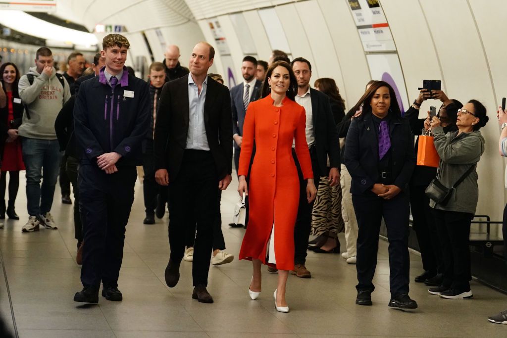 LONDON, ENGLAND - MAY 04: Prince William, Prince of Wales and Catherine, Princess of Wales travel on London Underground's Elizabeth Line in central London, on their way to visit the Dog & Duck pub in Soho to hear how it's preparing for the coronation of King Charles III and the Queen Consort, on May 4, 2023 in London, England. (Photo by Jordan Pettitt - WPA Pool/Getty Images)