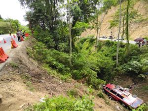 Bus Bawa 29 Guru Ponpes Gontor Belum Dievakuasi dari Jurang di Parimo