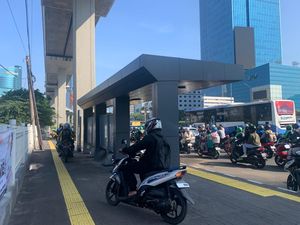 Pejalan Kaki Keluhkan Pemotor Terobos Trotoar di Gatsu: Mengganggu Pejalan Kaki Keluhkan Pemotor Terobos Trotoar di Gatsu: Mengganggu