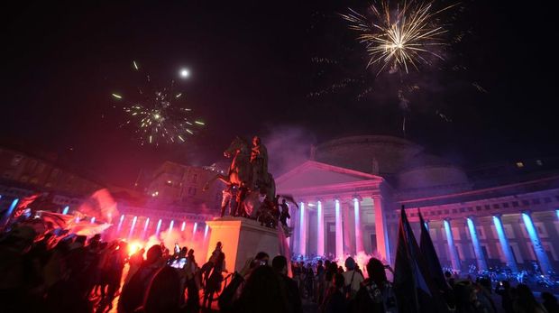Napoli fans celebrate after winning the Italian league soccer title, in Naples, Italy, Thursday, May 4, 2023. Napoli won its first Italian soccer league title since the days when Diego Maradona played for the club, sealing the trophy with a 1-1 draw at Udinese on Thursday. (AP Photo/Andrew Medichini)