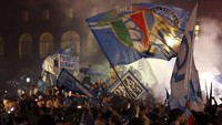Setelah sempat tertunda, Napoli akhirnya mengunci scudetto musim 2022/2023. Penantian Napoli selama 33 tahun akhirnya berakhir. AP/Alessandro Garofalo  