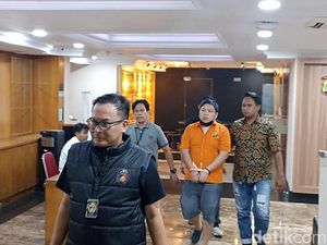 Pemobil Koboi Bernopol Dinas Polri Palsu Ditangkap, Ini Tampangnya Pemobil Koboi Bernopol Dinas Polri Palsu Ditangkap, Ini Tampangnya