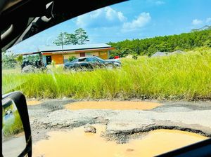 Curhat Warga Jalan Rusak di Lampung: Mau Nangis, Persis Pecel Diulek!