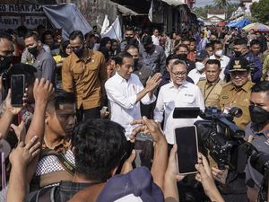 Semringah Jokowi-Zulhas Cek Harga dan Pasokan Pasar di Lampung