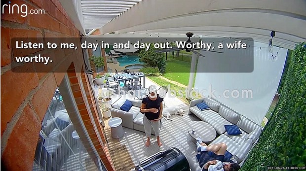 Rekaman Ring Steven Crowder dan Hilary Korzon/Foto: yashar.substack.com Rekaman Ring Steven Crowder dan Hilary Korzon/Foto: yashar.substack.com