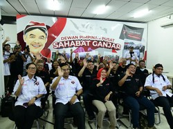Ganjar Minta Relawan Gunakan Cara Santun dan Hindari Hoaks