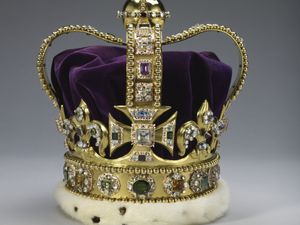 Mahkota Raja Charles III: Bertabur Emas-Permata, Nilainya Rp 87 T!