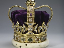 Mahkota Raja Charles III: Bertabur Emas-Permata, Nilainya Rp 87 T!