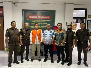 PNS Disdikpora Bantul Ditahan Kasus Korupsi Stadion Sultan Agung PNS Disdikpora Bantul Ditahan Kasus Korupsi Stadion Sultan Agung