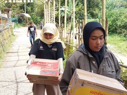 berbuatbaik.id Kunjungi Makam Mak Odah bersama Putri Sulungnya di Purwakarta