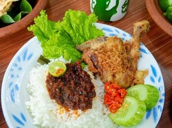 5 Rekomendasi Tempat Makan Ayam Goreng Enak di Bandung