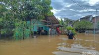 Potret Pilu Warga Cijagra Bandung Hidup di Tengah Kepungan Banjir