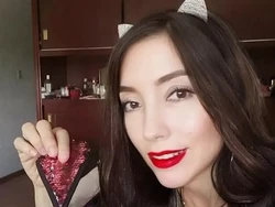 Ibu Tiri Aktor Terkenal Ini Jual Celana Dalam Bekas Pakai di OnlyFans
