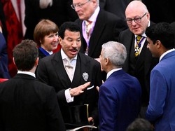 Emma Thomson Hingga Stephen Fry Tiba di Westminster Abbey