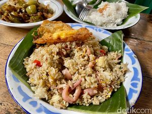 Di Imah Babaturan Bandung Ada Nasgor Cumi Cabe Ijo Sedap! Di Imah Babaturan Bandung Ada Nasgor Cumi Cabe Ijo Sedap!