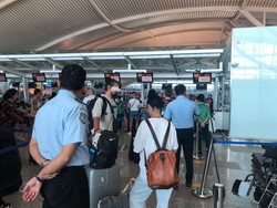 Sudah Nangis-nangis Minta Maaf di Pura Besakih, 2 Bule Rusia Tetap Dideportasi