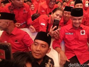 Hari Ini Ganjar Pranowo dan Kader Banteng Merahkan Surabaya