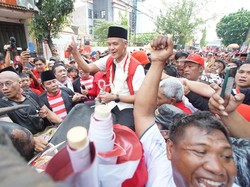 Di Depan Ribuan Warga Surabaya, Ganjar Siap Teruskan Kerja Jokowi