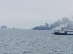 Kapal Feri Terbakar di Laut Merak