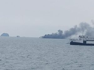 Kapal Feri Terbakar di Laut Merak Kapal Feri Terbakar di Laut Merak