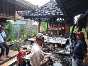 Meteran Listrik Meledak, Bale Mundak Warga Terbakar