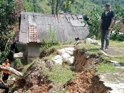 Tembok Penahan Tanah 20 Meter di Bogor Longsor Usai Diguyur Hujan Deras