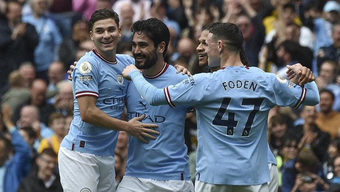 Manchester Citys Ilkay Gundogan, second from left, celebrates with teammates after scoring his sides 2nd goal during the English Premier League soccer match between Manchester City and Leeds United at Etihad stadium in Manchester, England, Saturday, May 6, 2023. (AP Photo/Rui Vieira)