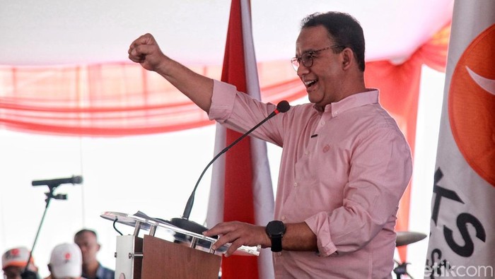 Bakal calon presiden, Anies Baswedan menghadiri peringatan hari buruh di DPP PKS, Jakarta, Sabtu (6/5/2023). Peringatan tersebut dihadiri oleh ratusan buruh dan pengemudi ojek online (ojol). Hadir pula sejumlah tokoh buruh dan pimpinan partai PKS.