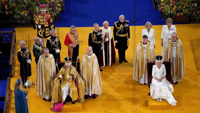 Penobatan Raja Charles III: Meriah dan Mengangkat Perekonomian Negara momen-raja-charles-dinobatkan-jadi-raja-inggris-5_169.jpeg (700×395)