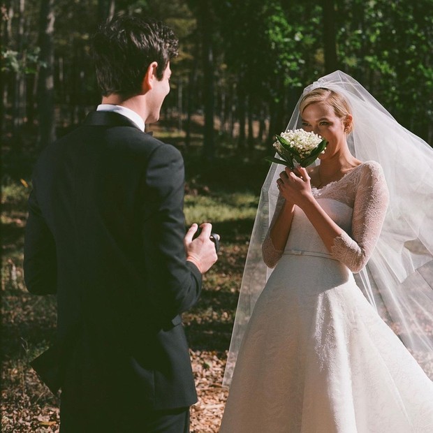 n selebritis yang kenakan gaun Dior untuk hari pernikahan