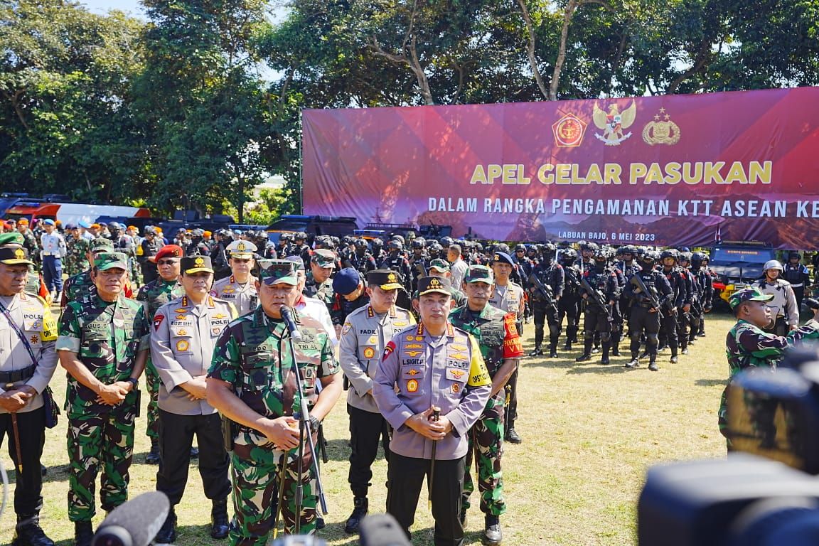 Panglima TNI dan Kapolri saat memimpin apel pasukan KTT ASEAN di Labuan Bajo (dok. Istimewa)