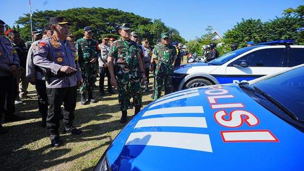 Panglima TNI dan Kapolri saat memimpin apel pasukan KTT ASEAN di Labuan Bajo (dok. Istimewa)