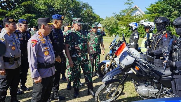 Panglima TNI dan Kapolri saat memimpin apel pasukan KTT ASEAN di Labuan Bajo (dok. Istimewa)