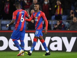 Dua pemain Crystal Palace masuk dalam radar Arsenal, mereka adalah bek tengah  Marc Guehi (22 tahun) dan penyerang sayap Wilfried Zaha (30 tahun). Soal Zaha, rumor The Gunners mau membelinya sudah terdengar dari tiga musim lalu tapi belum kejadian juga (Getty Images)