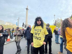 Bukan Rajaku! Penobatan Raja Charles Diwarnai Aksi Protes