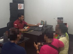 Polisi Gerebek Warga Main Judi Remi di Gorontalo, 5 Orang Ditangkap