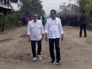 Jokowi Ambil Alih Perbaikan Jalan di Lampung, Warga Ucap Syukur Jokowi Ambil Alih Perbaikan Jalan di Lampung, Warga Ucap Syukur