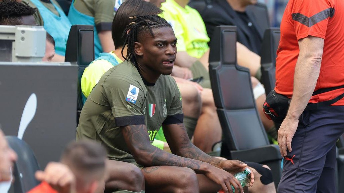 Rafael Leao cedera saat AC Milan kalahkan Lazio (Getty Images/Jonathan Moscrop)