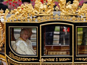 Raja Charles III Kembali ke Buckingham Palace Usai Upacara Penobatan Raja Charles III Kembali ke Buckingham Palace Usai Upacara Penobatan