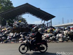Plh Wali Kota Bandung Minta Masyarakat Ikut Kurangi Beban Sampah Plh Wali Kota Bandung Minta Masyarakat Ikut Kurangi Beban Sampah